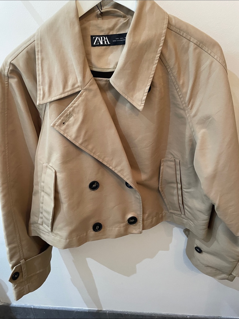 ZARA Cropped Trench Coat in Beige - Picture 3 of 16